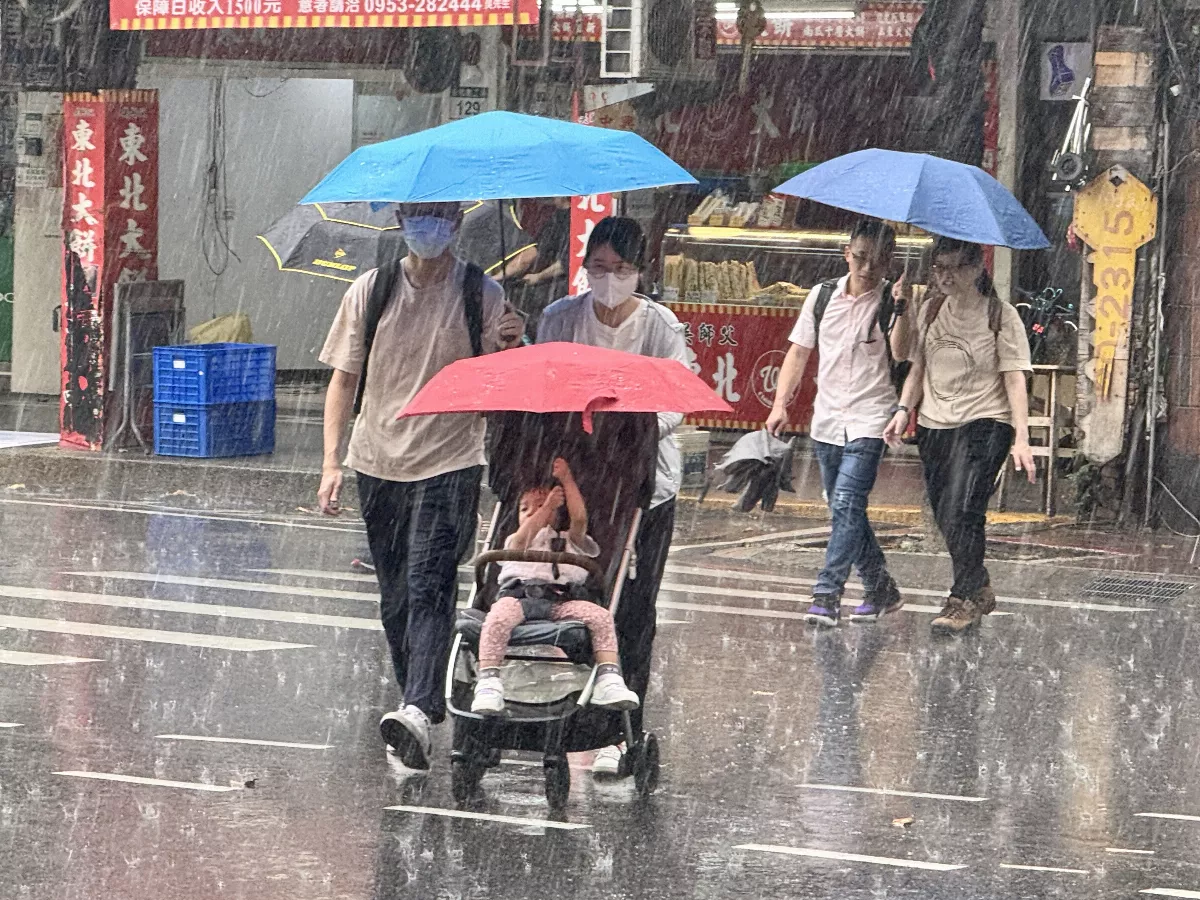 2波鋒面接力... 明各地有雨 中部以北留意較大雨勢